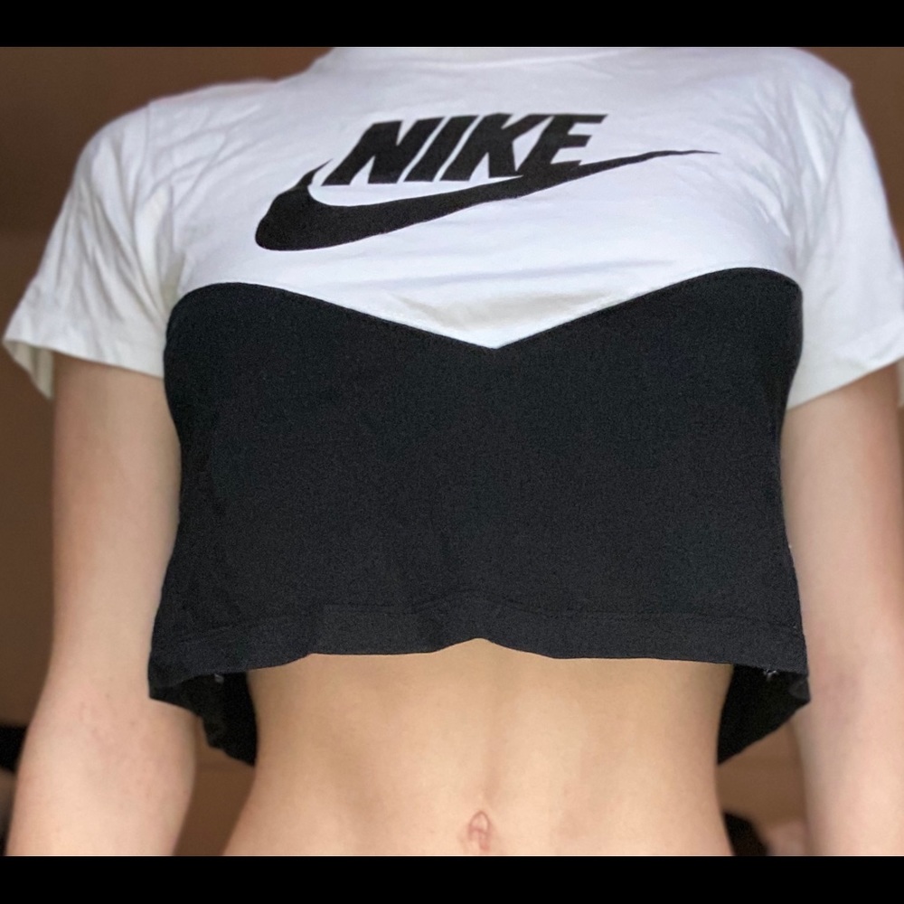 ｎｉｋｅ　ｃｒｏｐｐｅｄ　ｓｈｉｒｔ